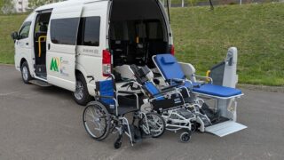車椅子からストレッチャーまで完備の画像